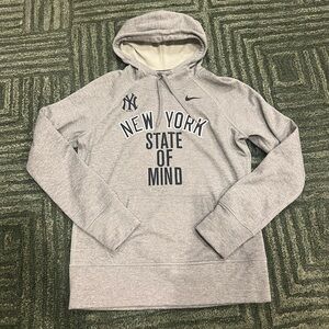 Yankees therma-fit hoodie